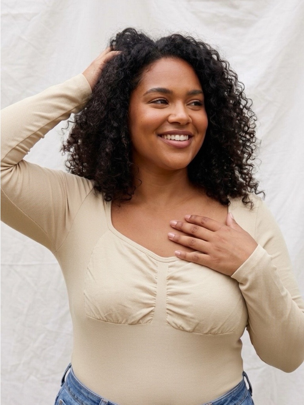 OQQ Seamless Scoop-Neck Long Sleeve Bodysuit - Cream
